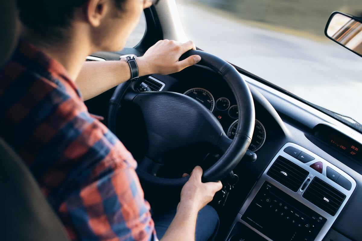 Helft werknemers rijdt met priv voertuig naar het werk minder dan